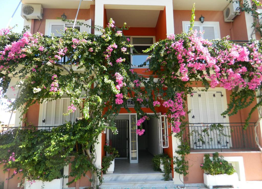 Konstantinos Apartments Agia Efimia Buitenkant foto