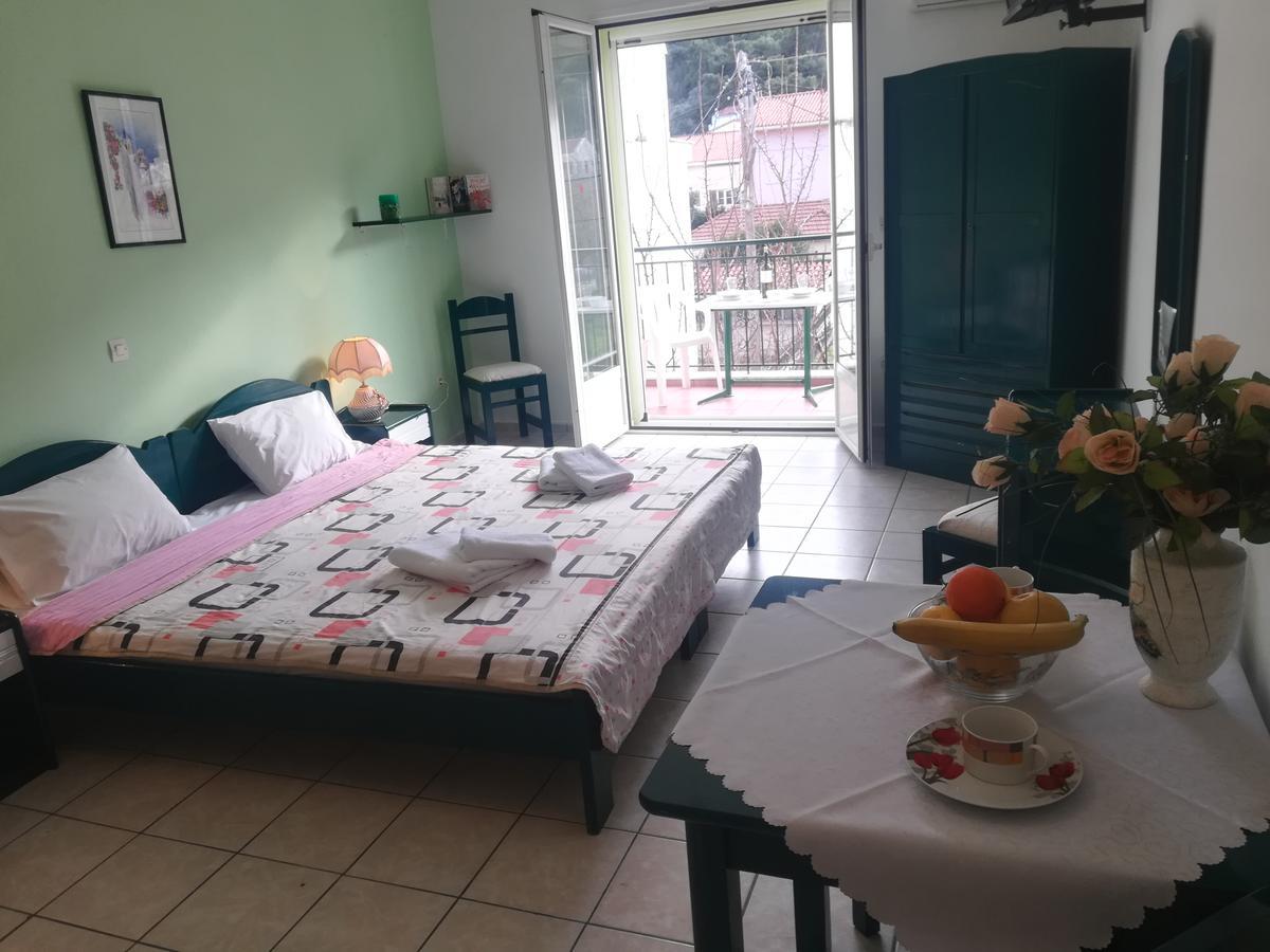 Konstantinos Apartments Agia Efimia Buitenkant foto