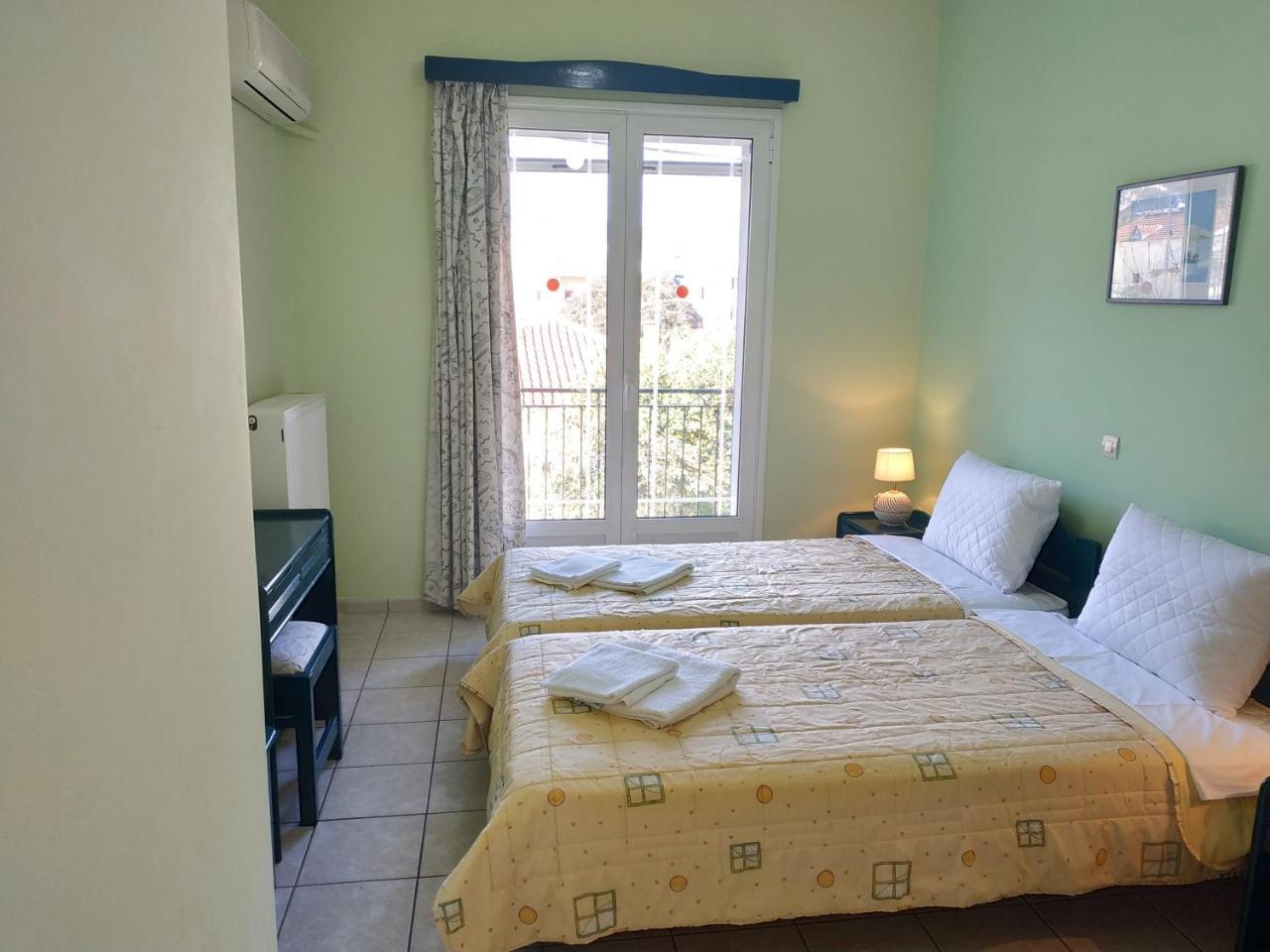 Konstantinos Apartments Agia Efimia Buitenkant foto