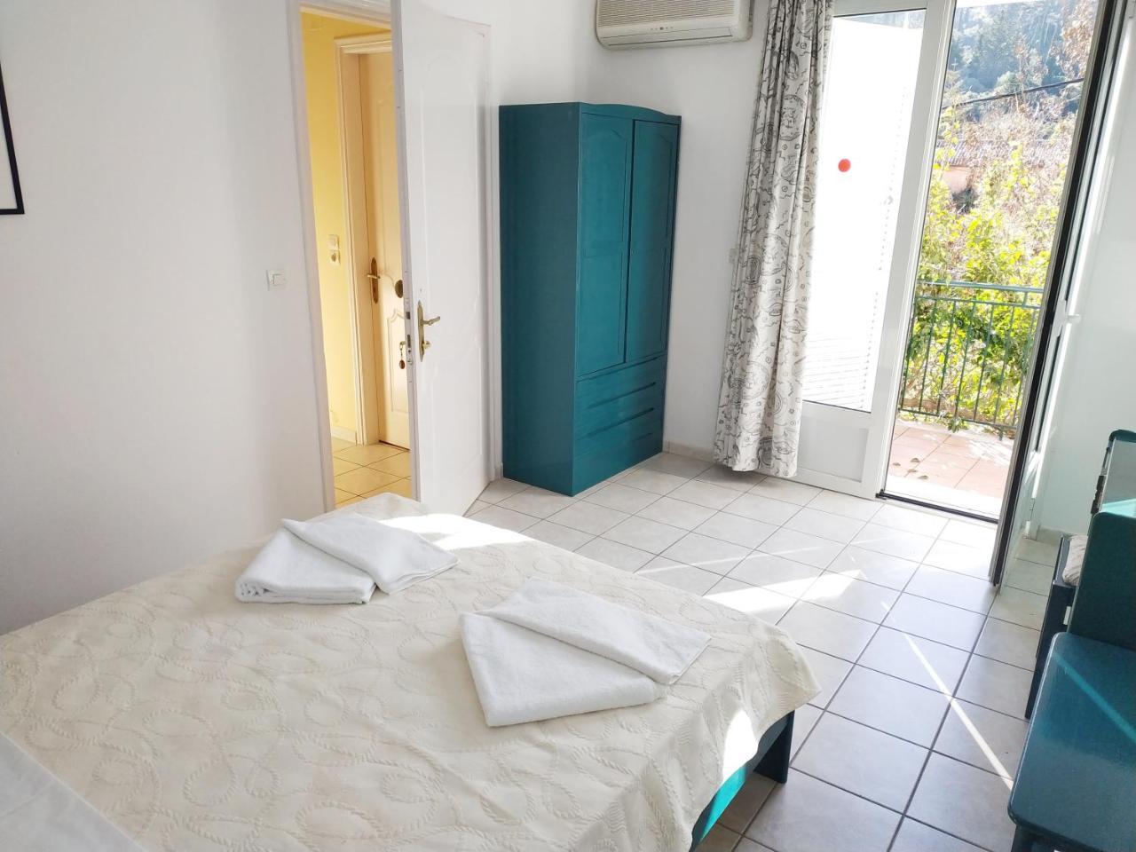 Konstantinos Apartments Agia Efimia Buitenkant foto